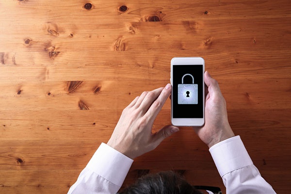 Control Deficiencies Are Not Risks - Mobile Phone Security